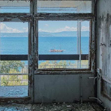 Haludovo Virtual Ruin Hotel Bungaloos Apartments And Camping, International Cooperation And Assistance For Rebirth Baracska Екстер'єр фото