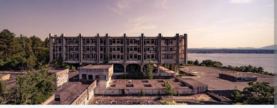 Haludovo Virtual Ruin Hotel Bungaloos Apartments And Camping, International Cooperation And Assistance For Rebirth Baracska Екстер'єр фото