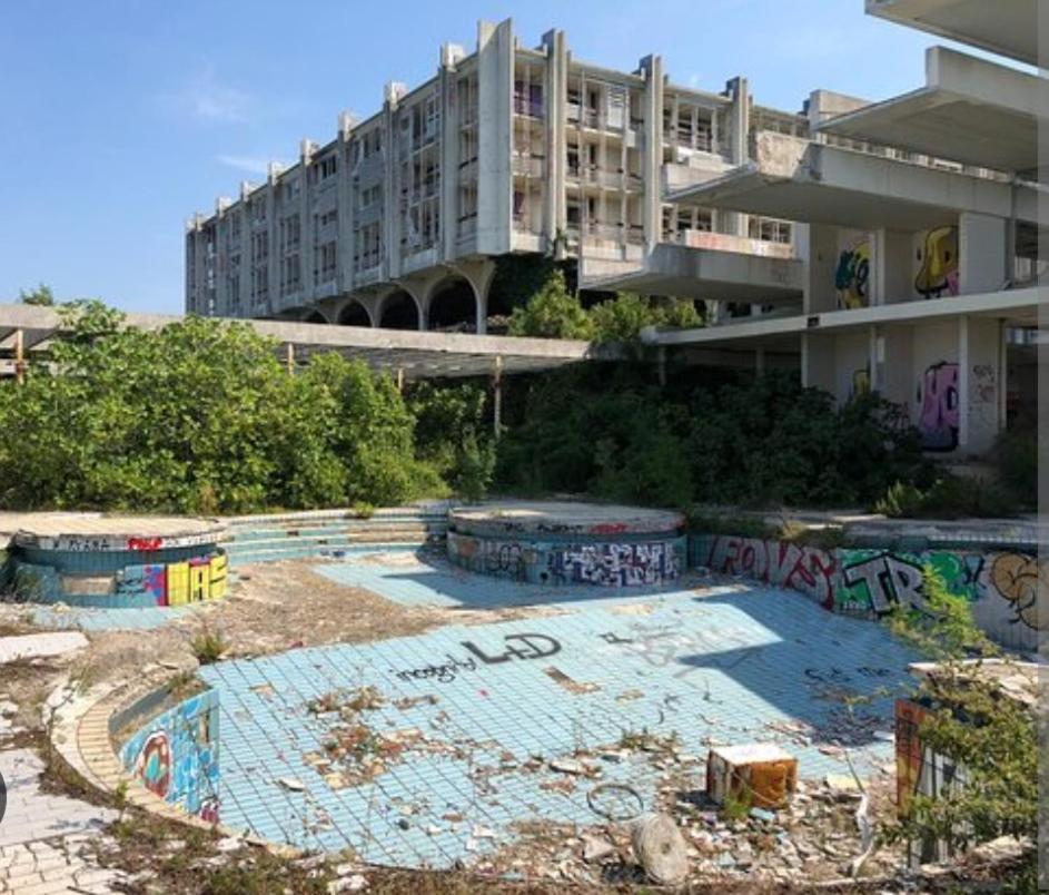 Haludovo Virtual Ruin Hotel Bungaloos Apartments And Camping, International Cooperation And Assistance For Rebirth Baracska Екстер'єр фото