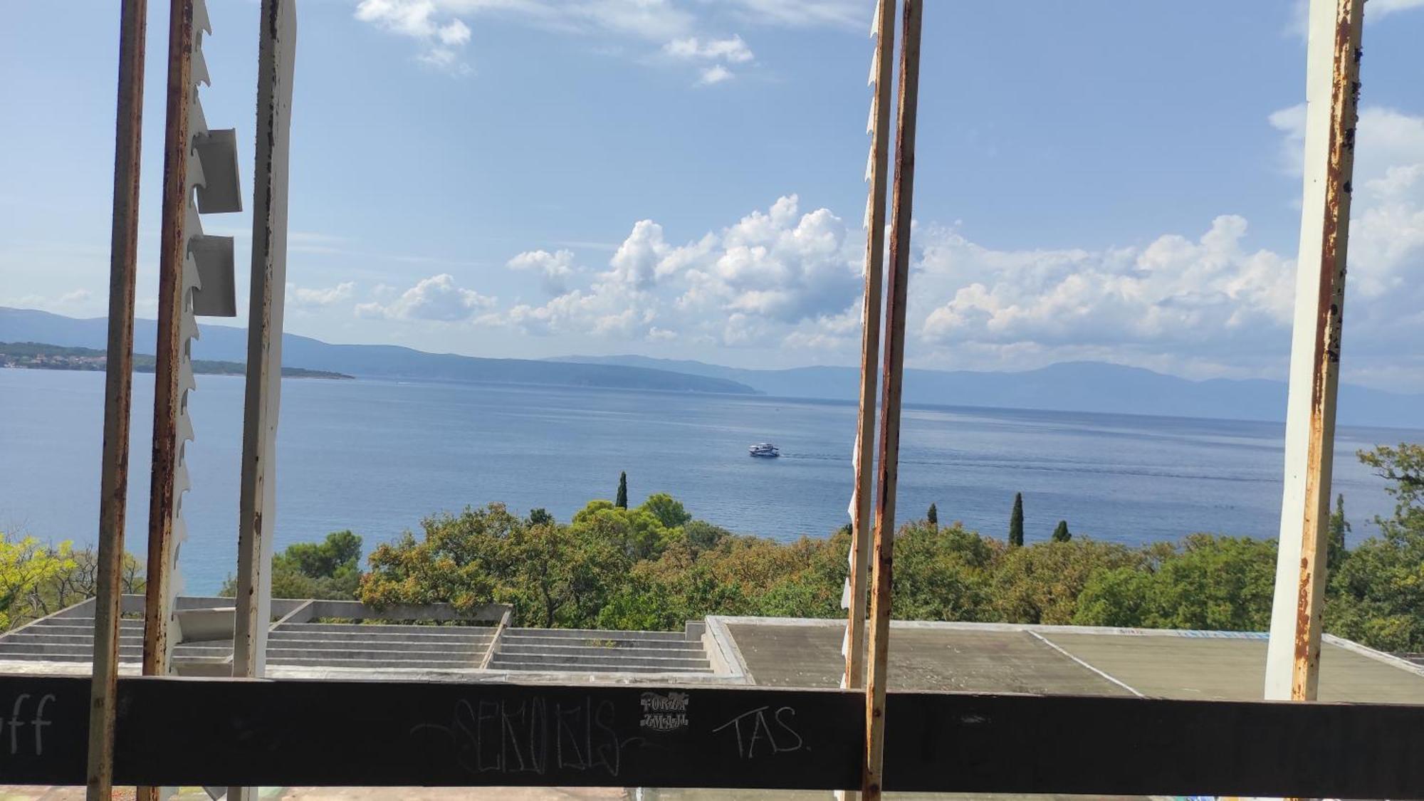 Haludovo Virtual Ruin Hotel Bungaloos Apartments And Camping, International Cooperation And Assistance For Rebirth Baracska Екстер'єр фото